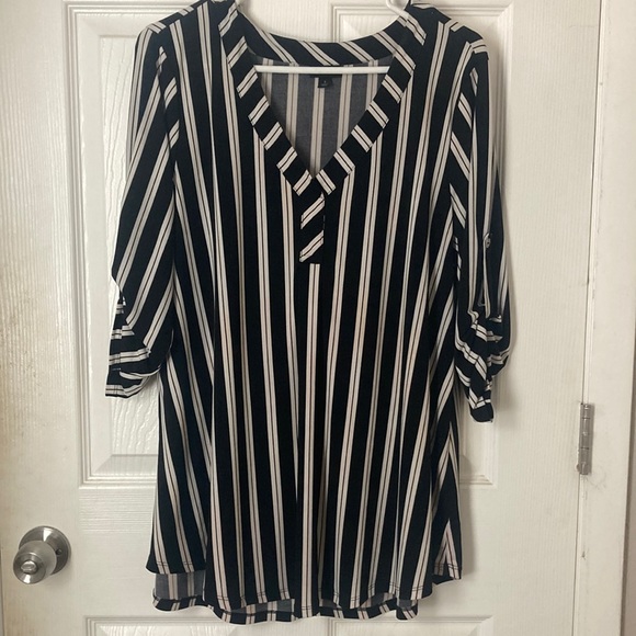 Torrid Vertical Stripe Split V-Neck Knit Top - Picture 2 of 6